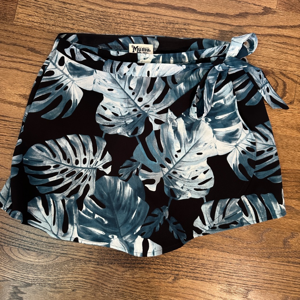 Show Me Your MuMu Black and Blue Leaf Print Skort